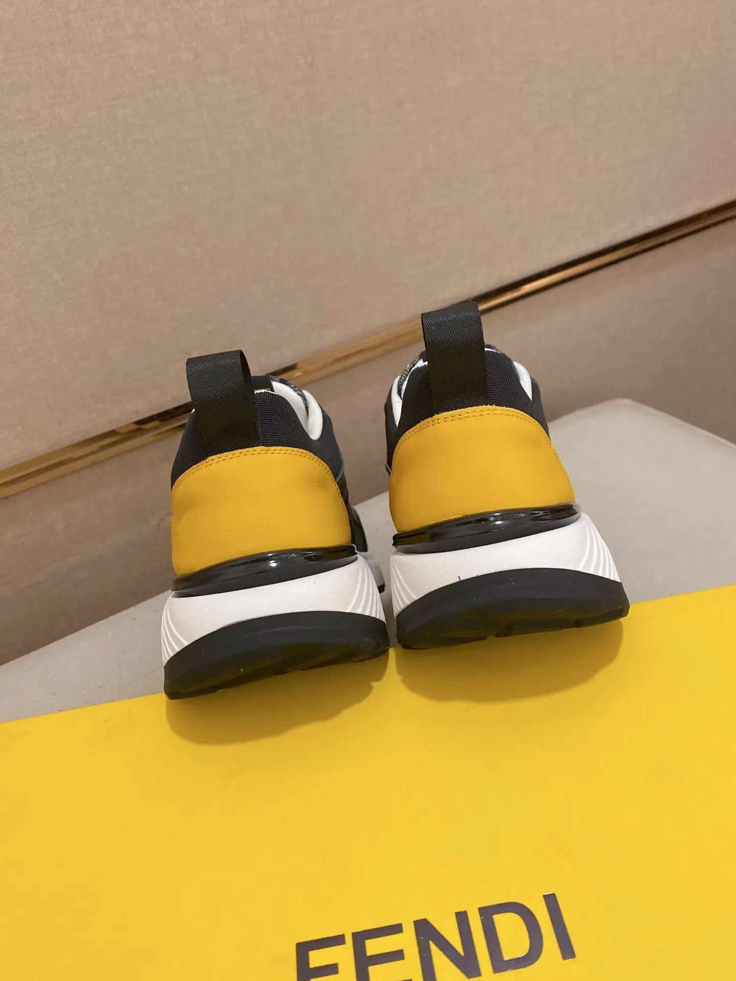 Men's shoes 💰 462💰 (FENDI) New style 👊🏻 upper 🇮🇹 imported cowhide fabric 🇩🇪 lining imported sheepskin lining. The original outsole is molded to highlight the identity of every man, and the upper foot is stable and stable🚶🏻🚶🏻The high-end custom counters reproduce the original version📯No matter the wind or rain, the shoe last remains unchanged and can withstand the verification of time🔍️,🔵 Size: 38-44 (45 is custom-made and cannot be returned or exchanged